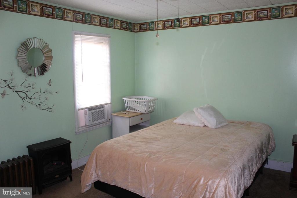 Image 15 of property listing at 130 OAK ST, Cumberland, MD 21502