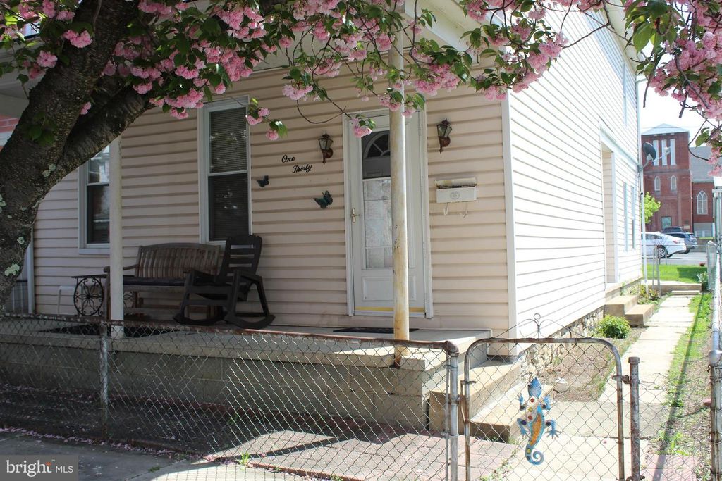 Image 4 of property listing at 130 OAK ST, Cumberland, MD 21502