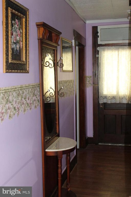 Image 5 of property listing at 130 OAK ST, Cumberland, MD 21502