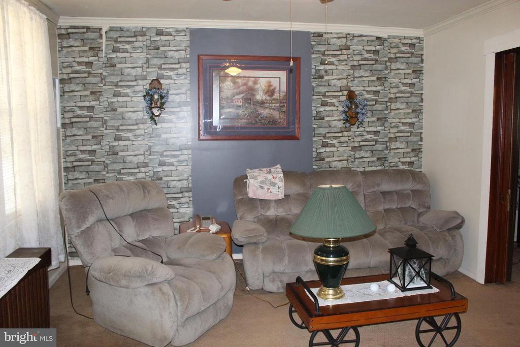 Image 6 of property listing at 130 OAK ST, Cumberland, MD 21502