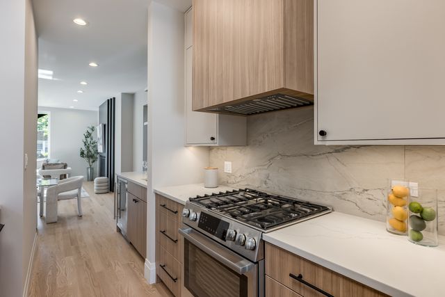 5747 N Maplewood Avenue, Chicago, IL 60659