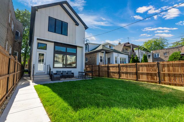 5747 N Maplewood Avenue, Chicago, IL 60659