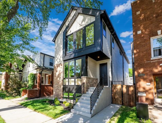 5747 N Maplewood Avenue, Chicago, IL 60659