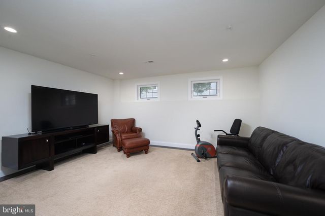 114 HARTZELS LN, Chalfont, PA 18914