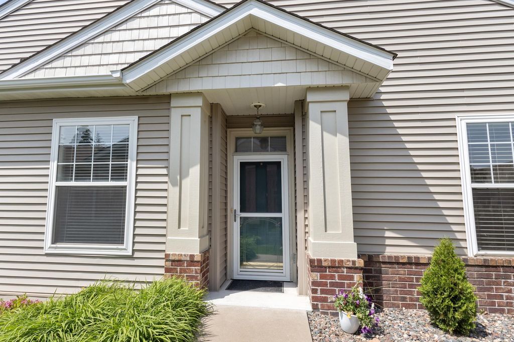 17870 38th Avenue N, Plymouth, MN 55446