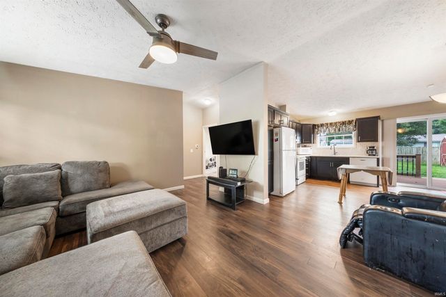 915 E Kentucky Street, Princeton, IN 47670