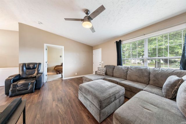 915 E Kentucky Street, Princeton, IN 47670