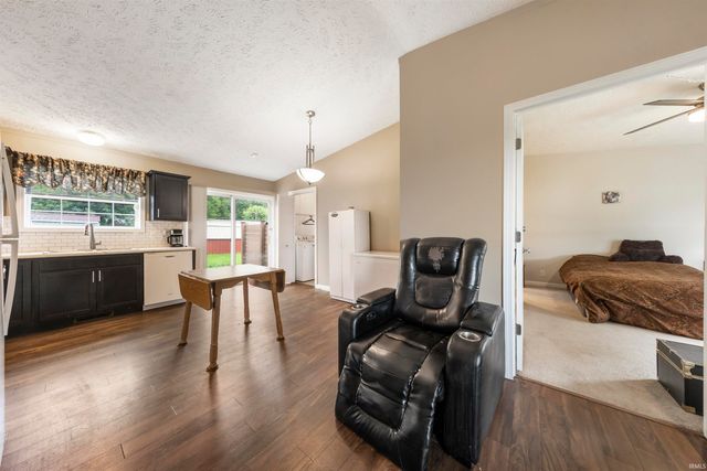 915 E Kentucky Street, Princeton, IN 47670