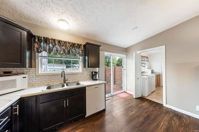 915 E Kentucky Street, Princeton, IN 47670