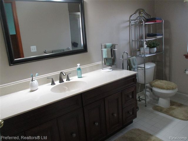9153 Lakewood Drive, Whitmore Lake, MI 48189
