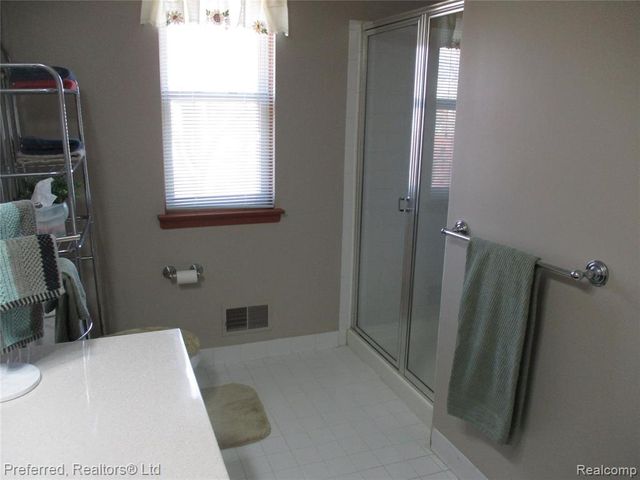 9153 Lakewood Drive, Whitmore Lake, MI 48189