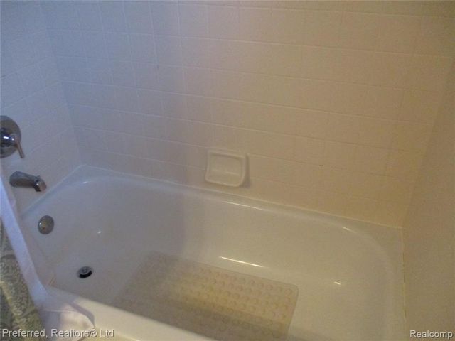 9153 Lakewood Drive, Whitmore Lake, MI 48189