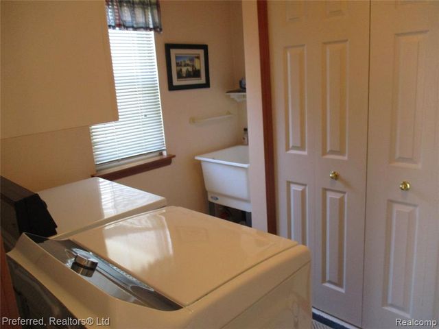 9153 Lakewood Drive, Whitmore Lake, MI 48189