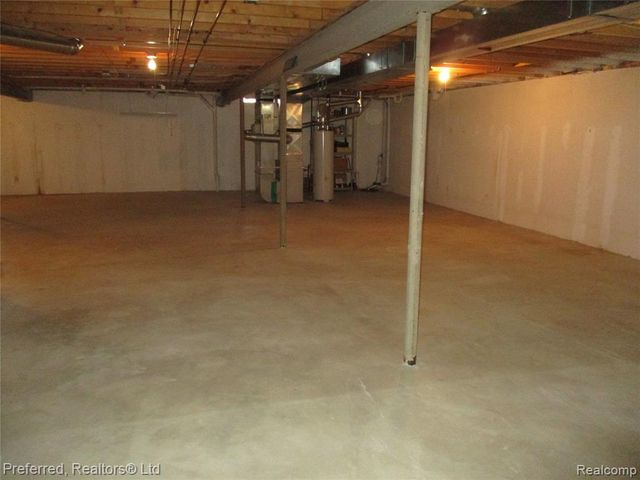 9153 Lakewood Drive, Whitmore Lake, MI 48189