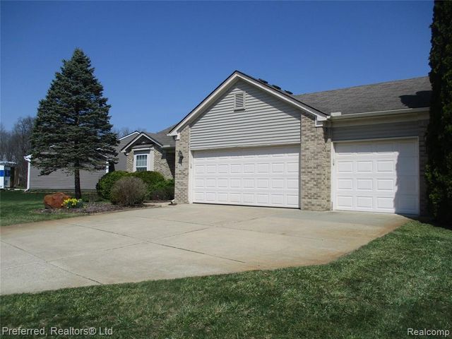 9153 Lakewood Drive, Whitmore Lake, MI 48189