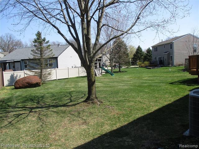 9153 Lakewood Drive, Whitmore Lake, MI 48189