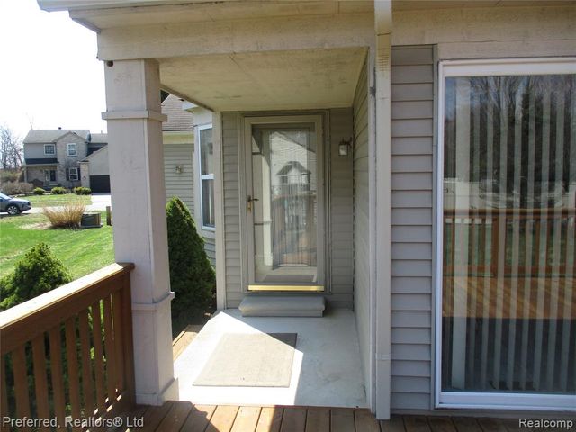 9153 Lakewood Drive, Whitmore Lake, MI 48189