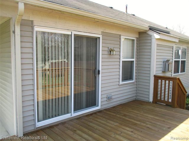 9153 Lakewood Drive, Whitmore Lake, MI 48189
