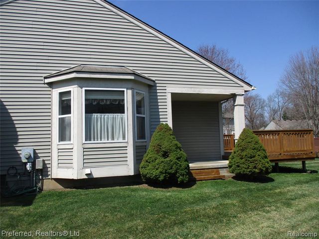 9153 Lakewood Drive, Whitmore Lake, MI 48189
