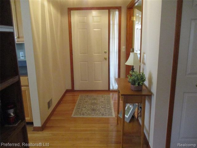 9153 Lakewood Drive, Whitmore Lake, MI 48189