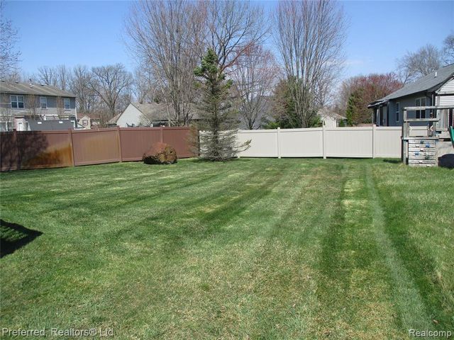 9153 Lakewood Drive, Whitmore Lake, MI 48189