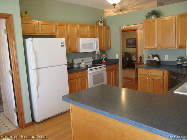 9153 Lakewood Drive, Whitmore Lake, MI 48189