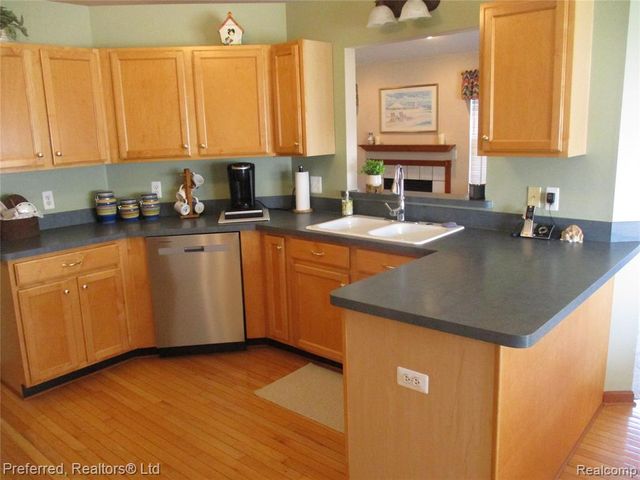 9153 Lakewood Drive, Whitmore Lake, MI 48189