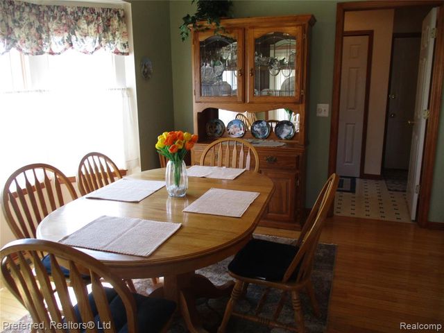 9153 Lakewood Drive, Whitmore Lake, MI 48189