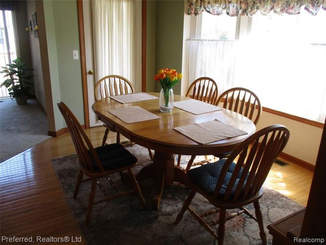 9153 Lakewood Drive, Whitmore Lake, MI 48189