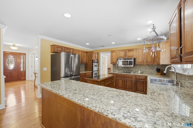 27 Lumanor Drive, Stamford, CT 06903