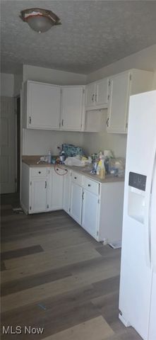 564 W Hopocan Avenue, Barberton, OH 44203