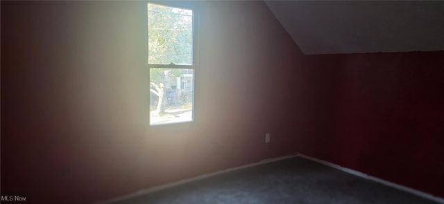 564 W Hopocan Avenue, Barberton, OH 44203