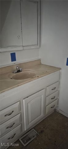 564 W Hopocan Avenue, Barberton, OH 44203