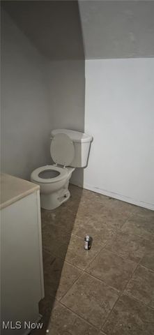 564 W Hopocan Avenue, Barberton, OH 44203