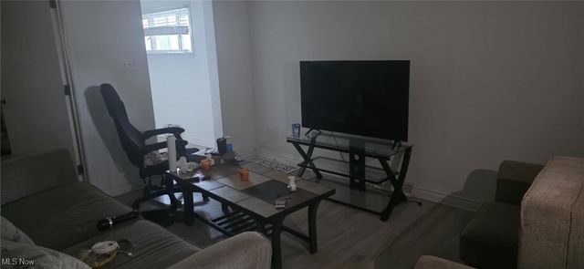 564 W Hopocan Avenue, Barberton, OH 44203