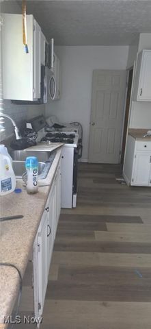 564 W Hopocan Avenue, Barberton, OH 44203