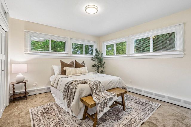 W73N917 London COURT, Cedarburg, WI 53012