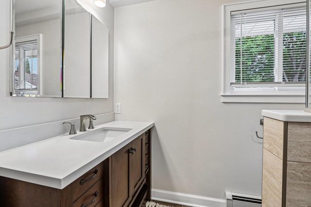 W73N917 London COURT, Cedarburg, WI 53012