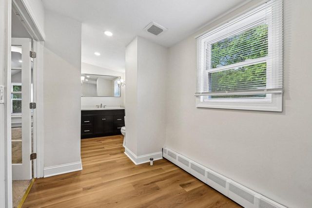 W73N917 London COURT, Cedarburg, WI 53012