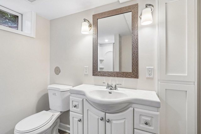 W73N917 London COURT, Cedarburg, WI 53012