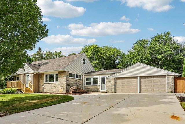W73N917 London COURT, Cedarburg, WI 53012