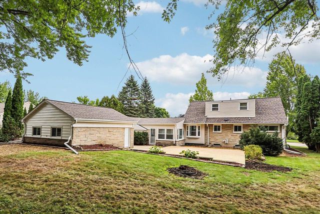 W73N917 London COURT, Cedarburg, WI 53012