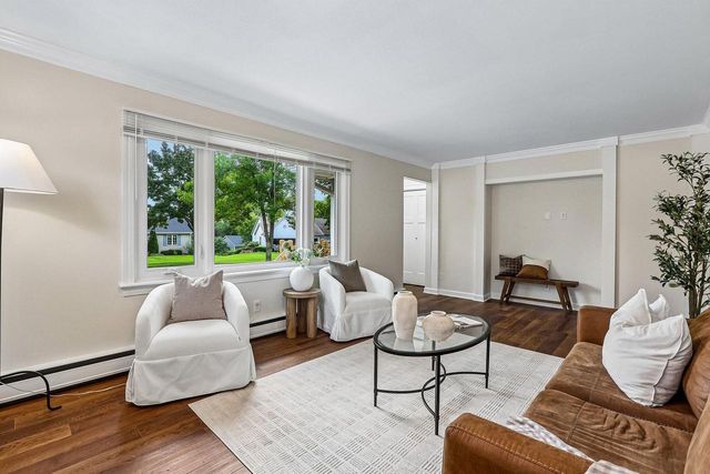 W73N917 London COURT, Cedarburg, WI 53012