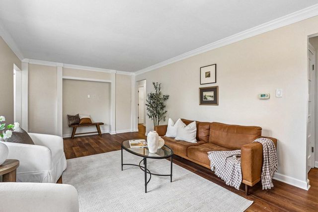 W73N917 London COURT, Cedarburg, WI 53012