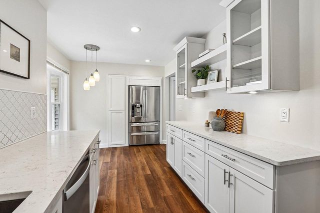 W73N917 London COURT, Cedarburg, WI 53012