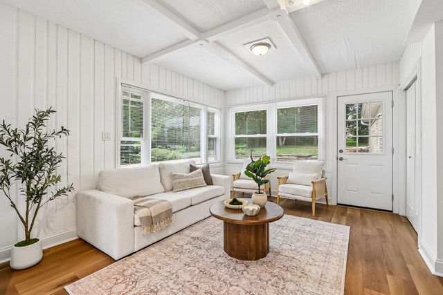 W73N917 London COURT, Cedarburg, WI 53012