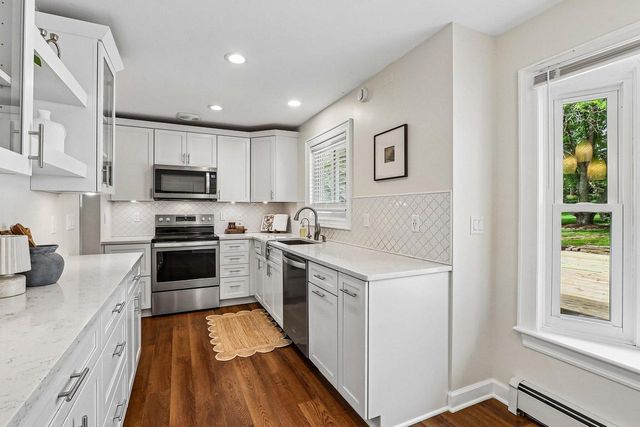 W73N917 London COURT, Cedarburg, WI 53012