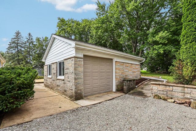 W73N917 London COURT, Cedarburg, WI 53012