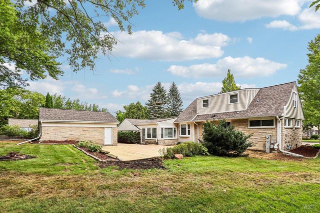 W73N917 London COURT, Cedarburg, WI 53012