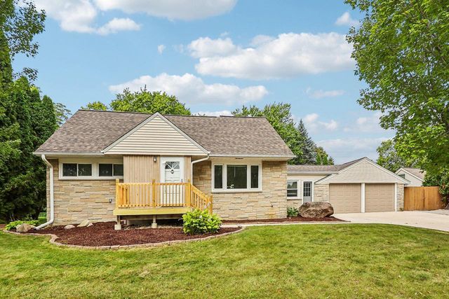 W73N917 London COURT, Cedarburg, WI 53012